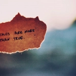 Карты блэкджек как символ жизненного выбора и поиска смысла